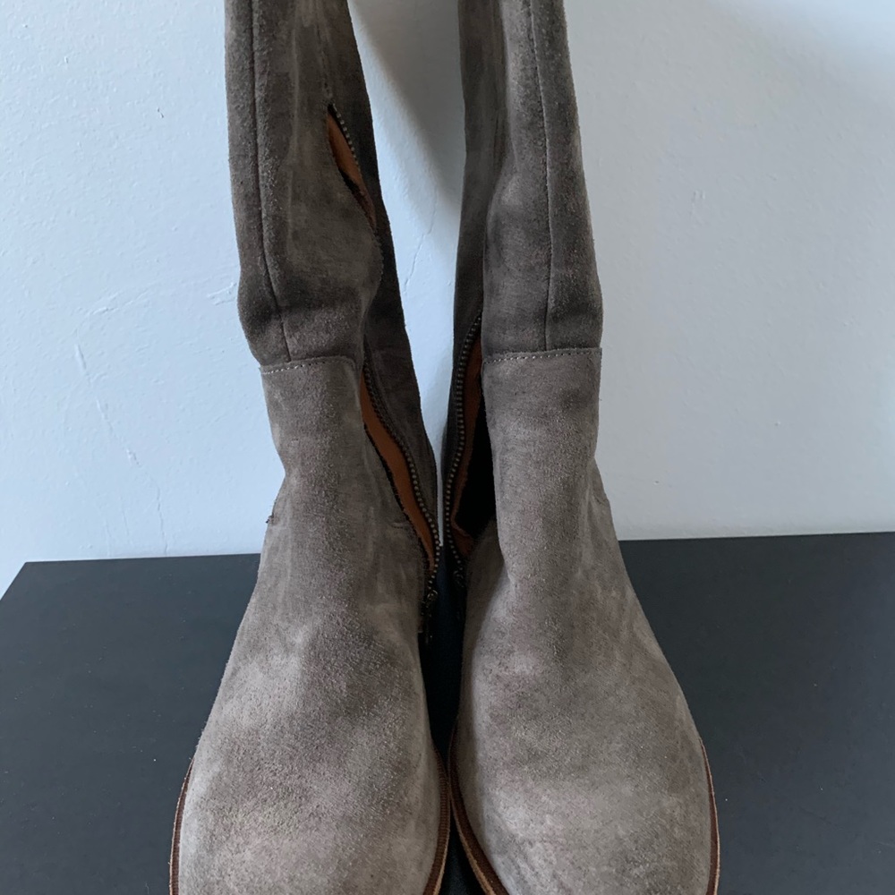 Amazing grey boots!
